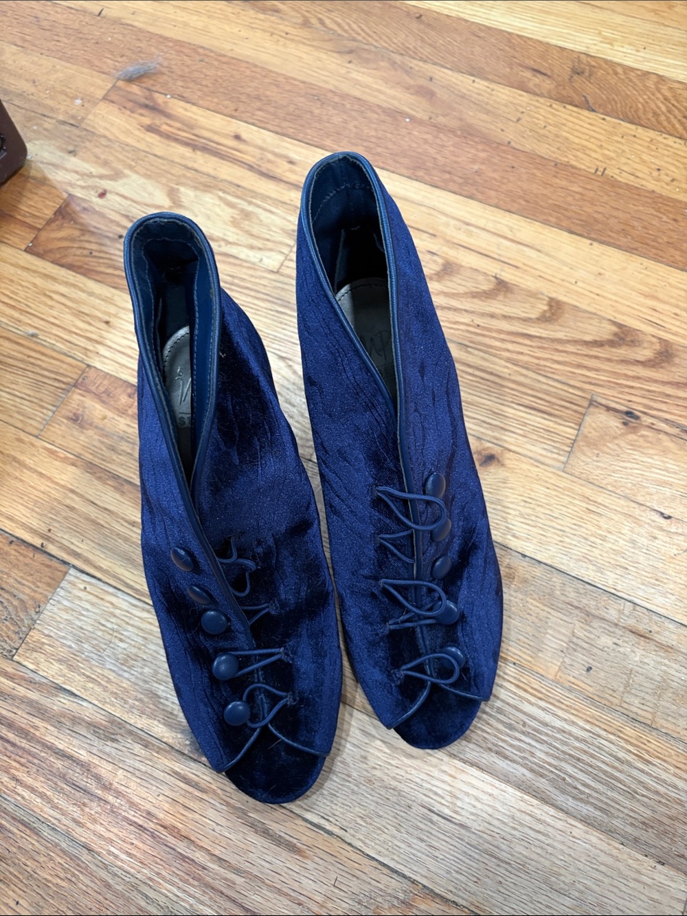 Woman's blue suede like material dress shoes